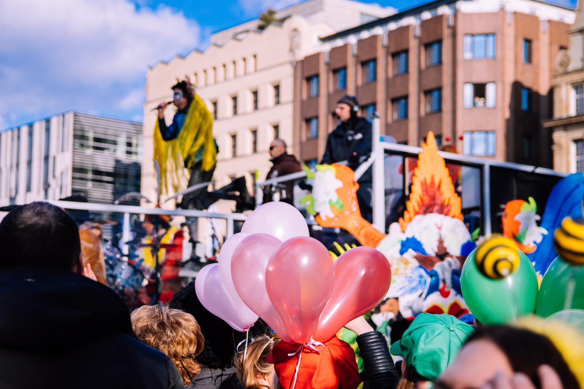 Helau und Altbier gehören zum Düsseldorfer Karneval